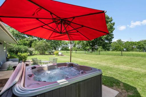 11990 380th Avenue, Blue Earth, MN 56013