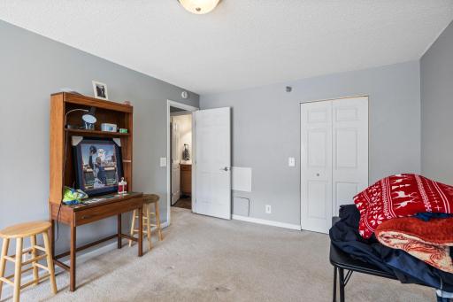 6010 Chasewood Parkway, 205, Minnetonka, MN 55343