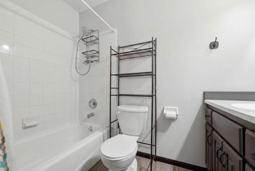 Upper level full bathroom.