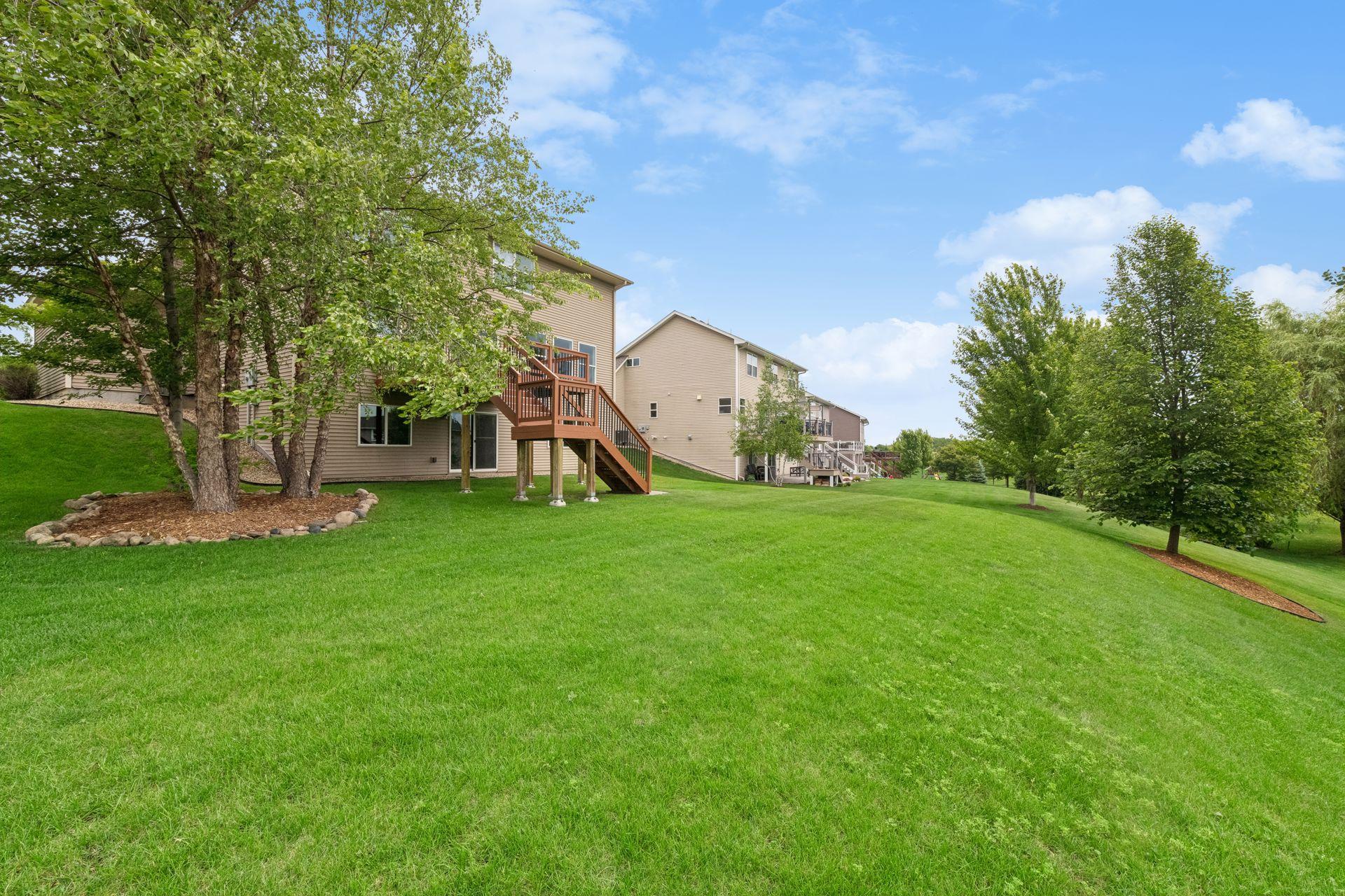 Within minutes to Downtown Victoria, Minnesota Landscape Arboretum, Chanhassen Dinner Theatres, and Downtown Excelsior filled with boutiques, restaurants, and Lake Minnetonka amenities.
