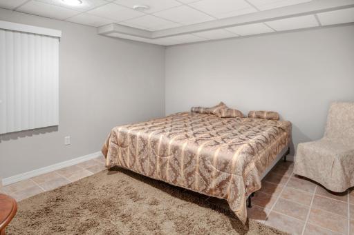 1146 Pleasure Drive W, Litchfield, MN 55355