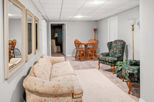 1146 Pleasure Drive W, Litchfield, MN 55355