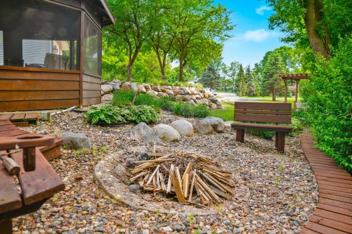 1146 Pleasure Drive W, Litchfield, MN 55355