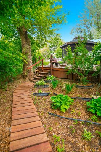 1146 Pleasure Drive W, Litchfield, MN 55355
