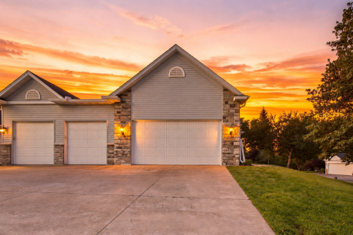 Welcome home to low maintenance, main- level living! You'll love it here!