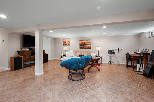 1490 Rainbow Avenue, Maple Plain, MN 55359