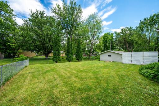 1490 Rainbow Avenue, Maple Plain, MN 55359