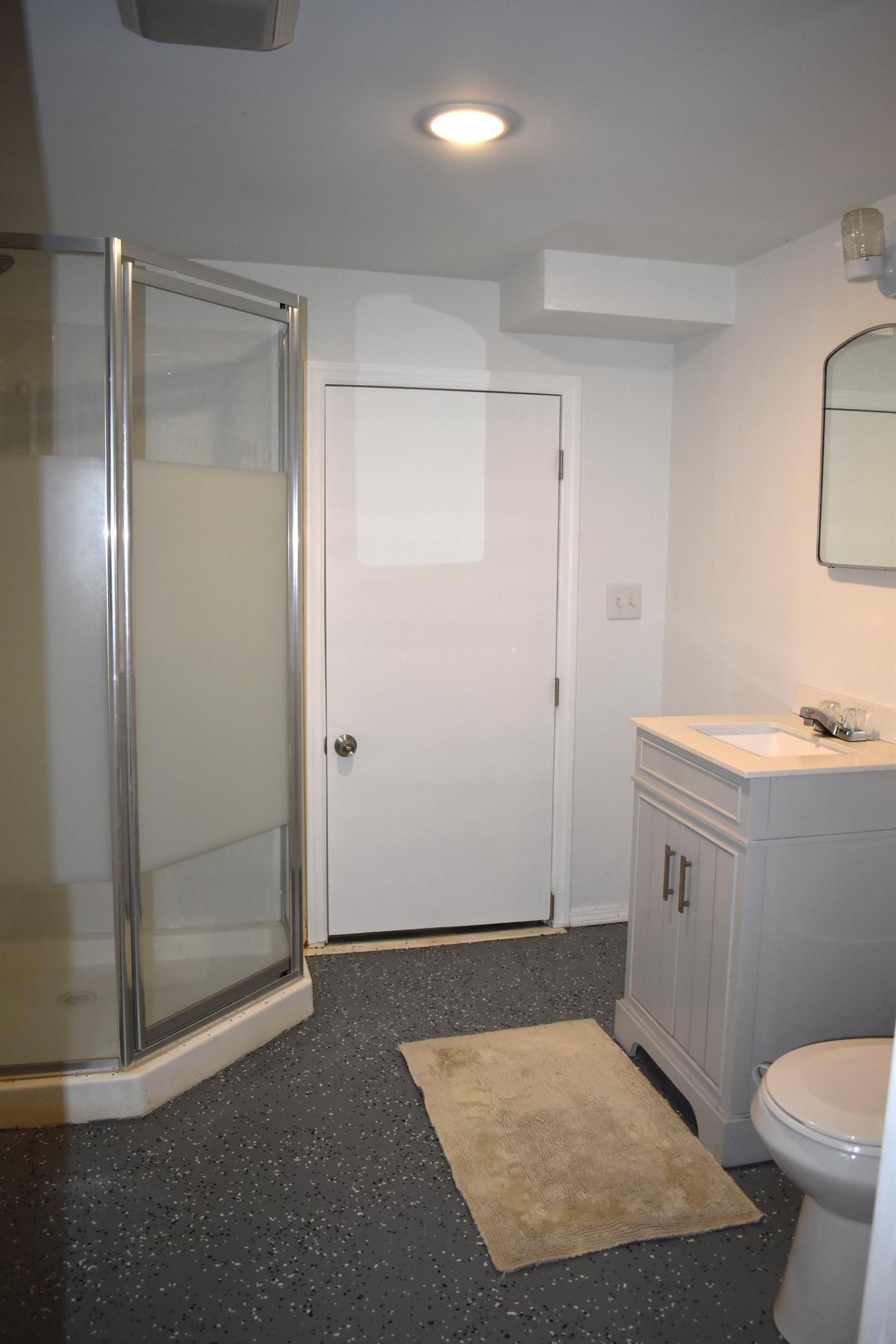 lower 3/4 bath