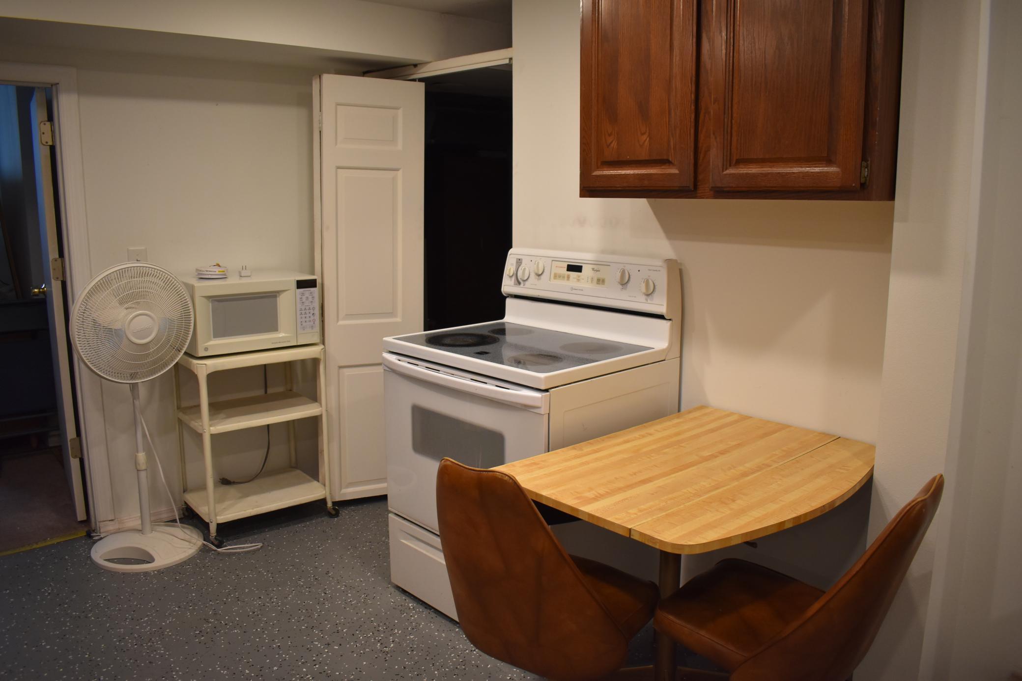Lower kitchenette