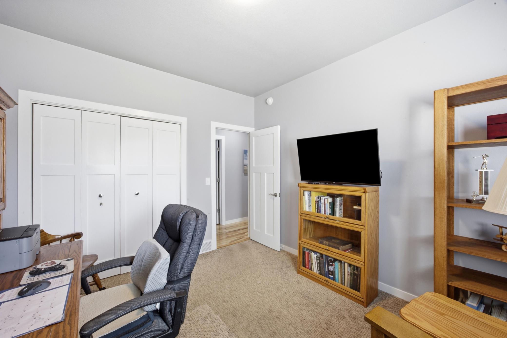2nd Bedroom/Den