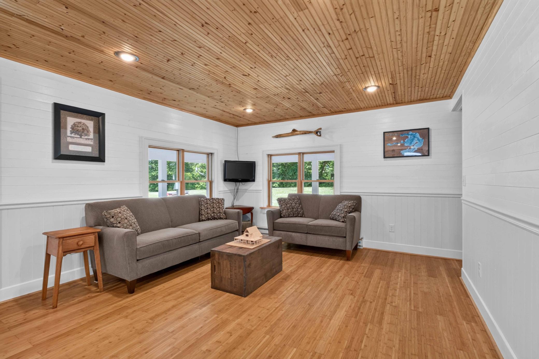 Move Right In; Furniture Included