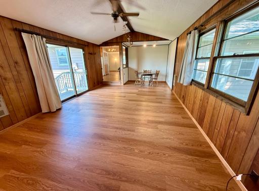 220 S 4th Street, Bird Island, MN 55310