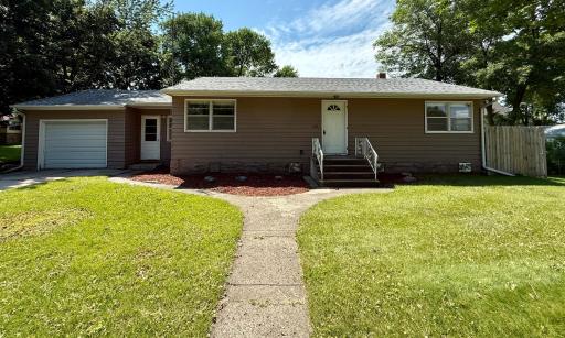 220 S 4th Street, Bird Island, MN 55310