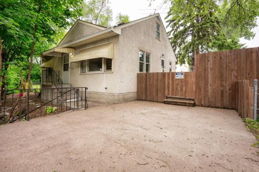 1155 4th Street E, Saint Paul, MN 55106