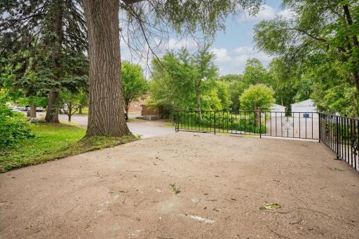 1155 4th Street E, Saint Paul, MN 55106