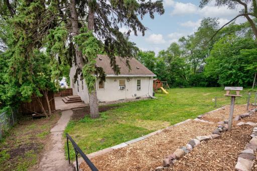 1155 4th Street E, Saint Paul, MN 55106