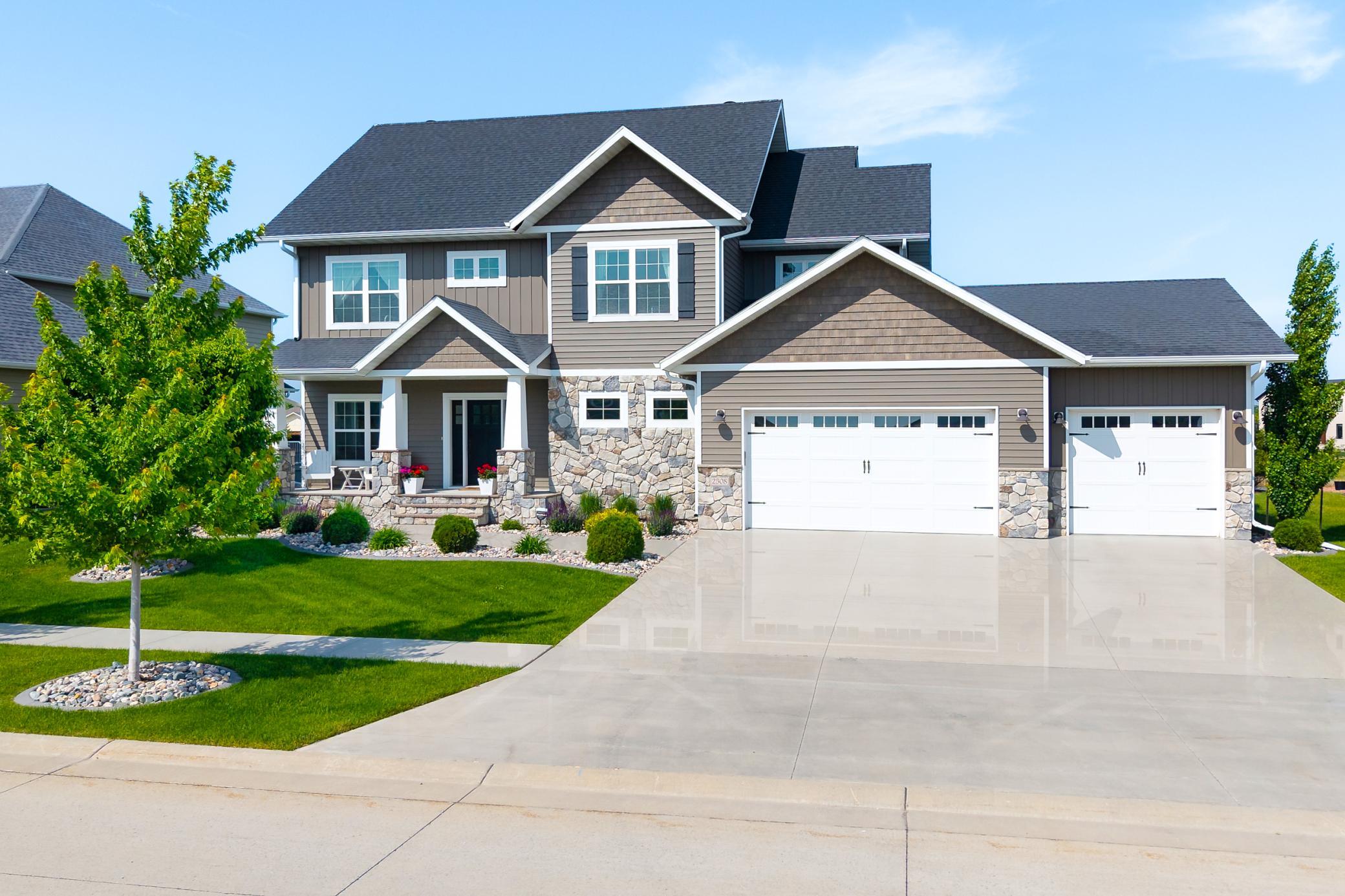 2508 Mcleod Dr W West Fargo