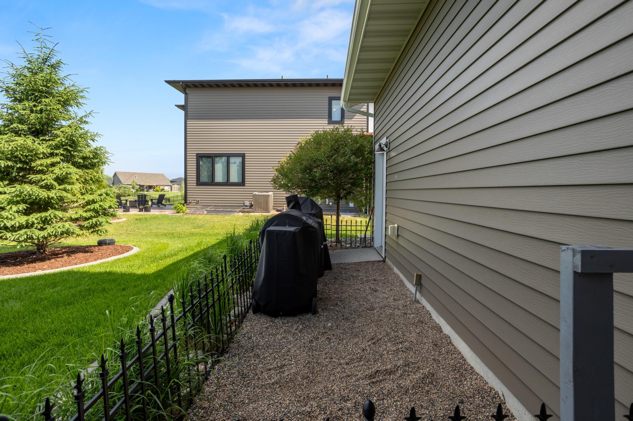 2508 Mcleod Dr W West Fargo