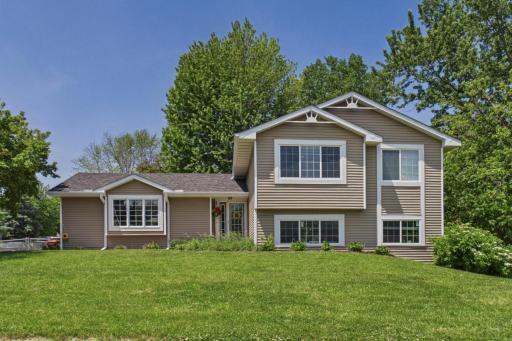 7598 Upper 23rd Street N, Oakdale, MN 55128