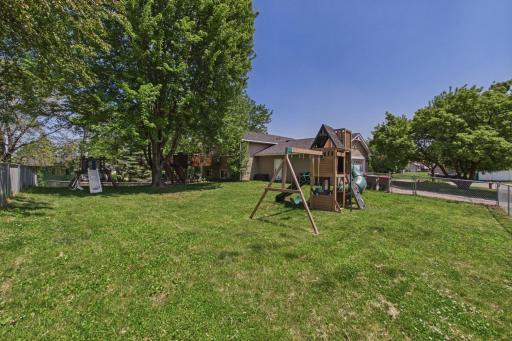7598 Upper 23rd Street N, Oakdale, MN 55128