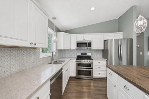 7598 Upper 23rd Street N, Oakdale, MN 55128