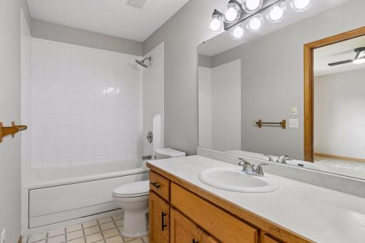 Upper level full bath.