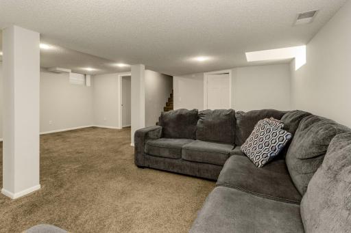 1194 Farrington Street, Saint Paul, MN 55117
