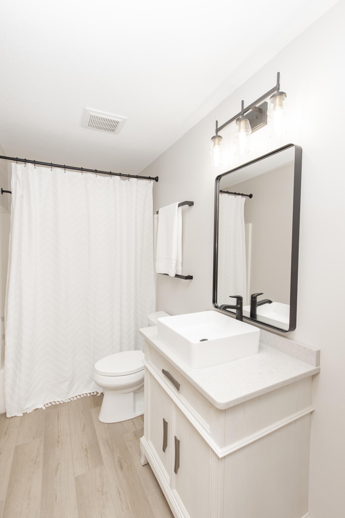 Bathroom 2 - Full