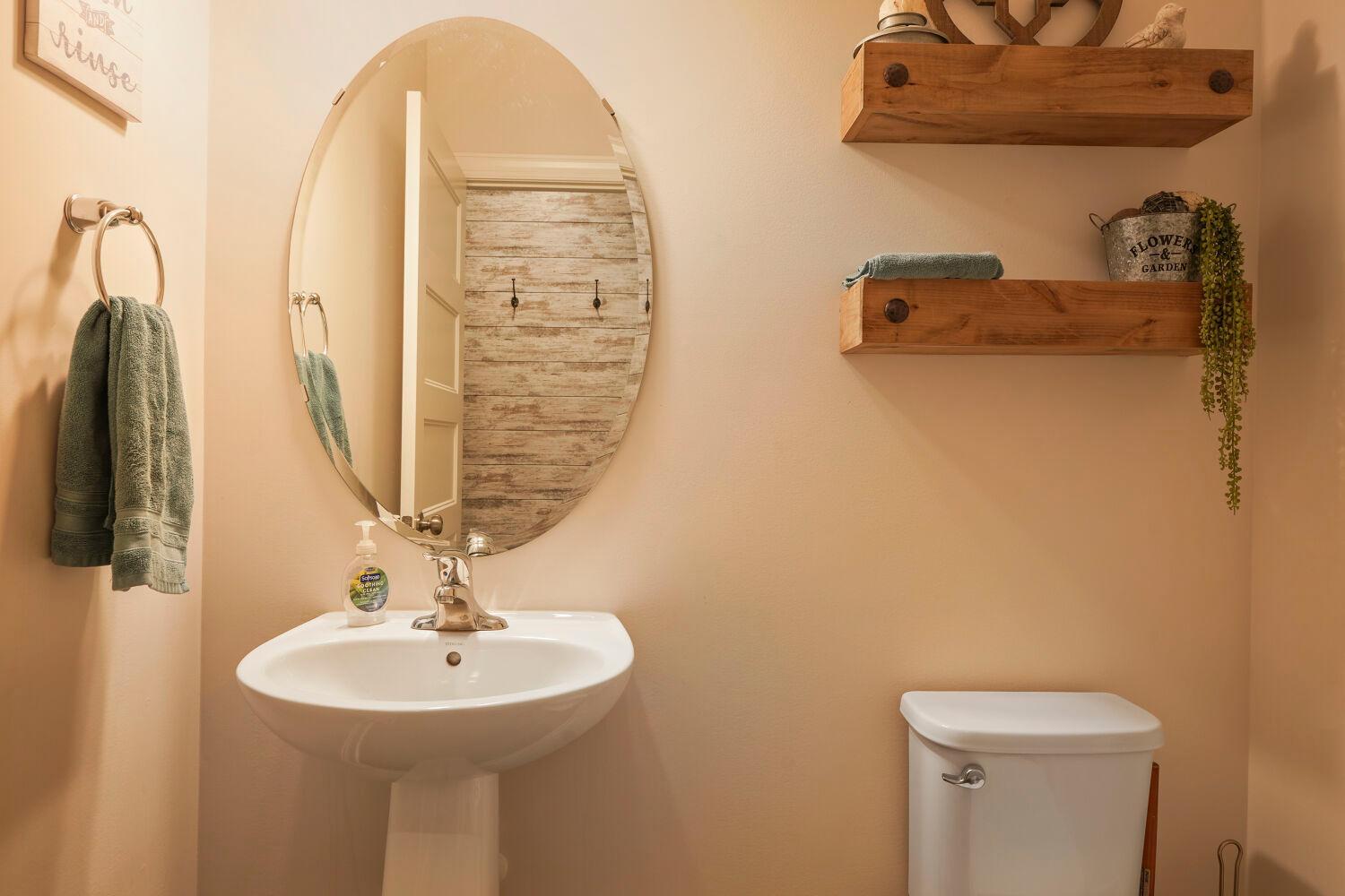 19973 Farnham Ave. N - Web Quality - 015 - 15 Powder Room.jpg