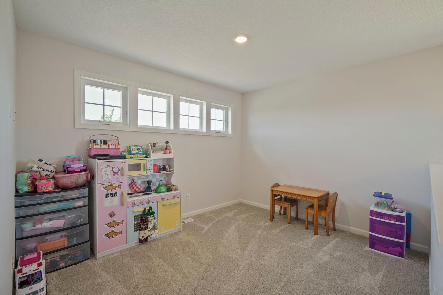 19973 Farnham Ave. N - Web Quality - 014 - 14 Family Room.jpg