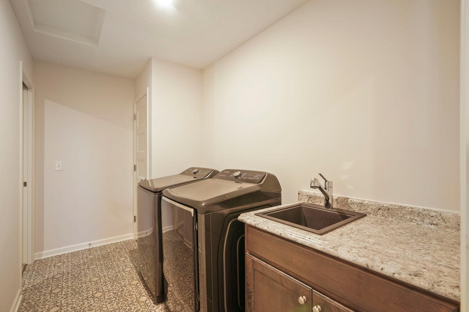 19973 Farnham Ave. N - Web Quality - 024 - 24 Laundry Room.jpg