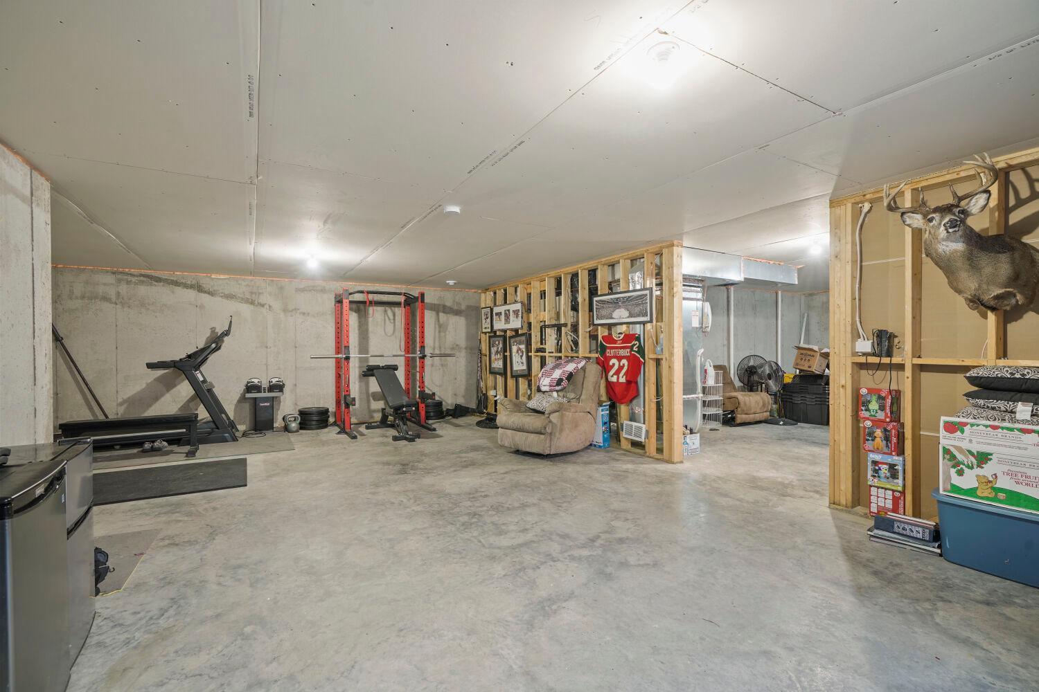19973 Farnham Ave. N - Web Quality - 025 - 25 Garage.jpg