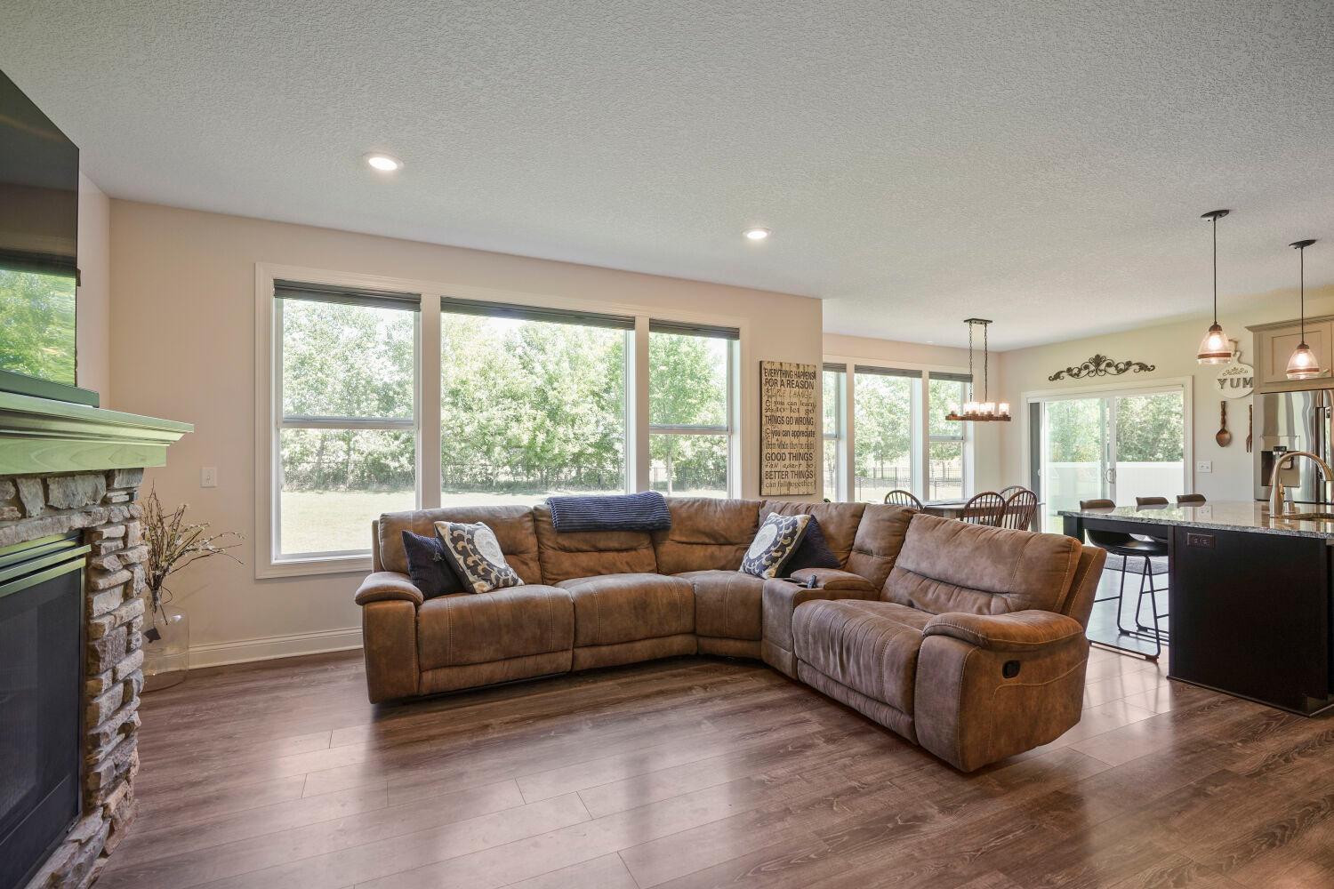 19973 Farnham Ave. N - Web Quality - 007 - 07 Living Room.jpg