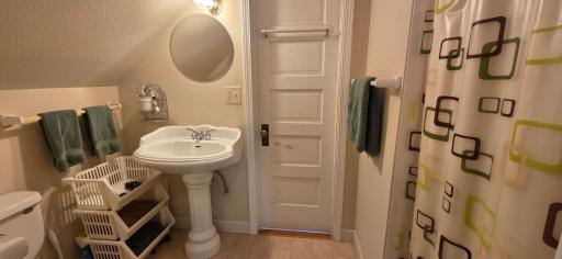 Third story full bath