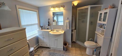 Three-quarter bath