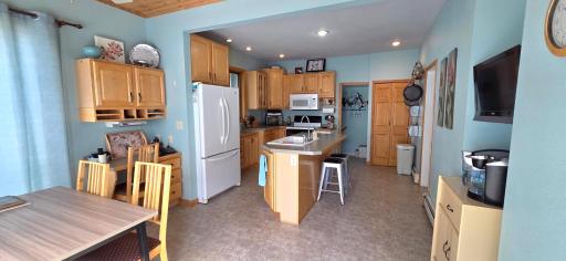 Kitchen/informal dining area