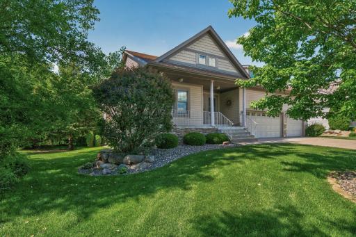 Beautiful HOA maintained lawn in the front of the home.