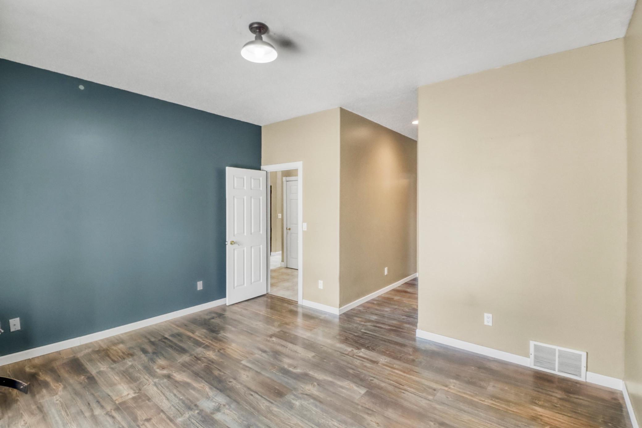 Primary Bedroom1_3.JPG