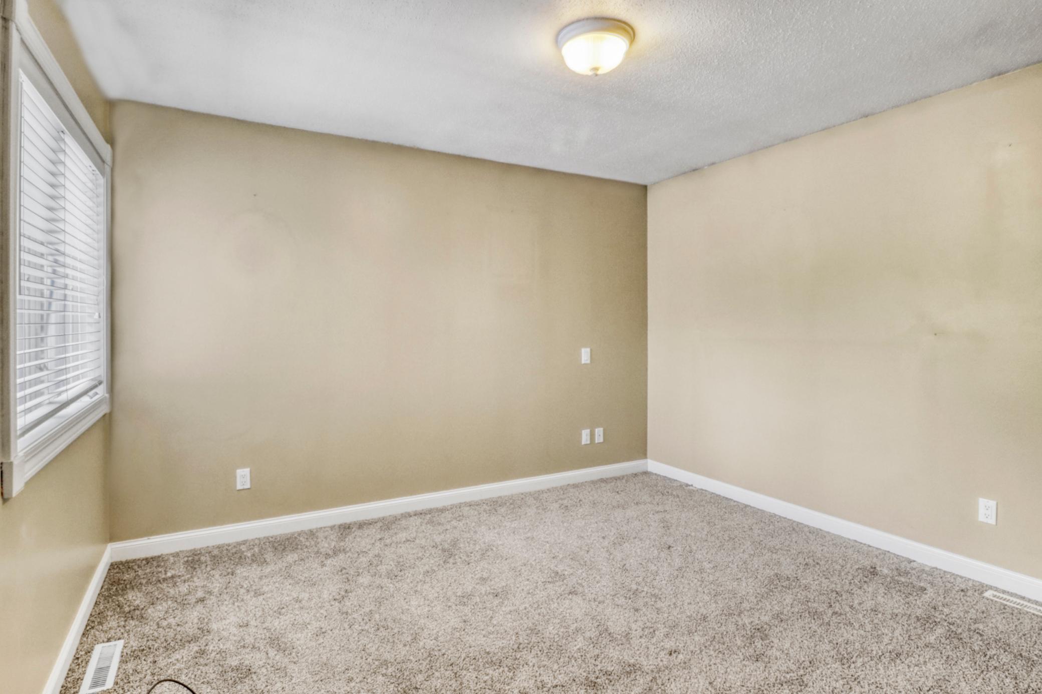 Upstairs Bedroom2_1.JPG
