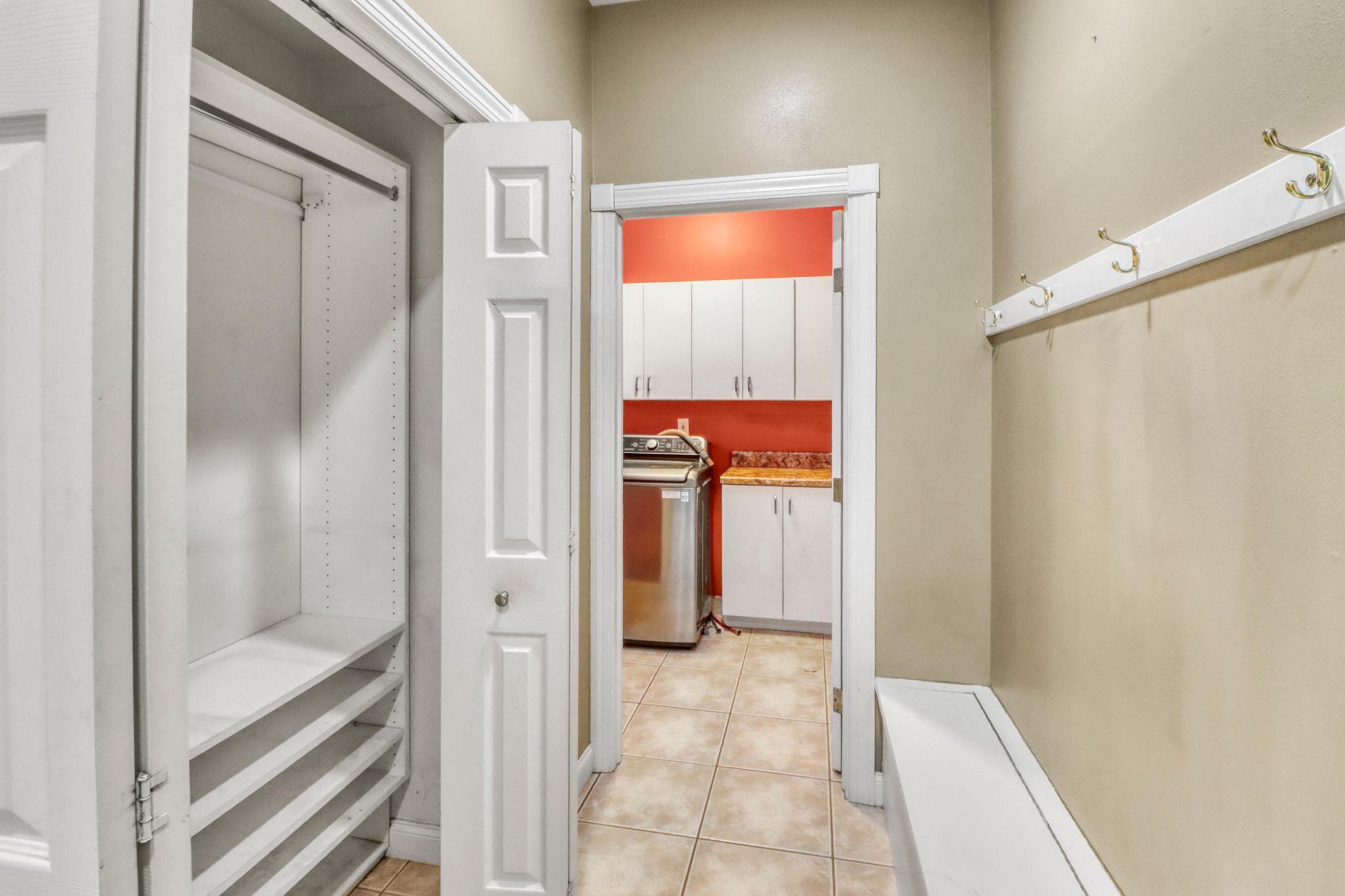Mudroom1_1.JPG
