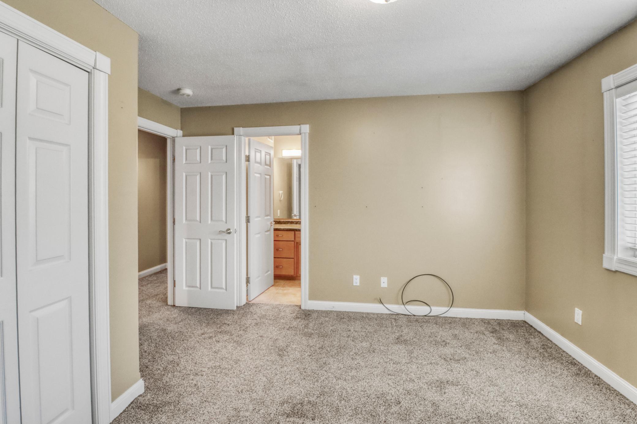 Upstairs Bedroom3_2.JPG