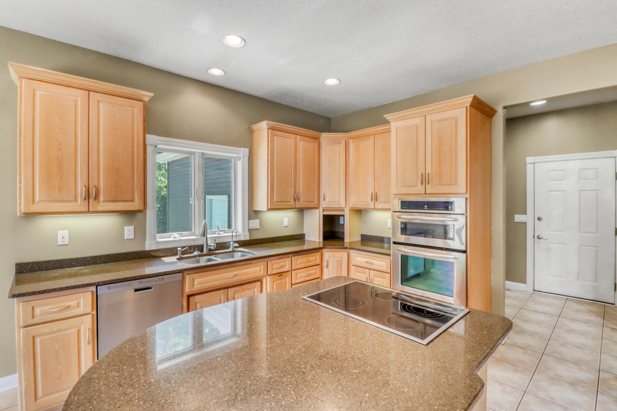 Kitchen1_4.JPG