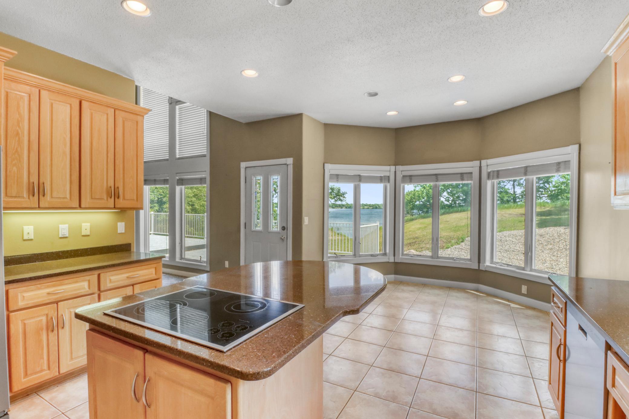Kitchen1_1.JPG