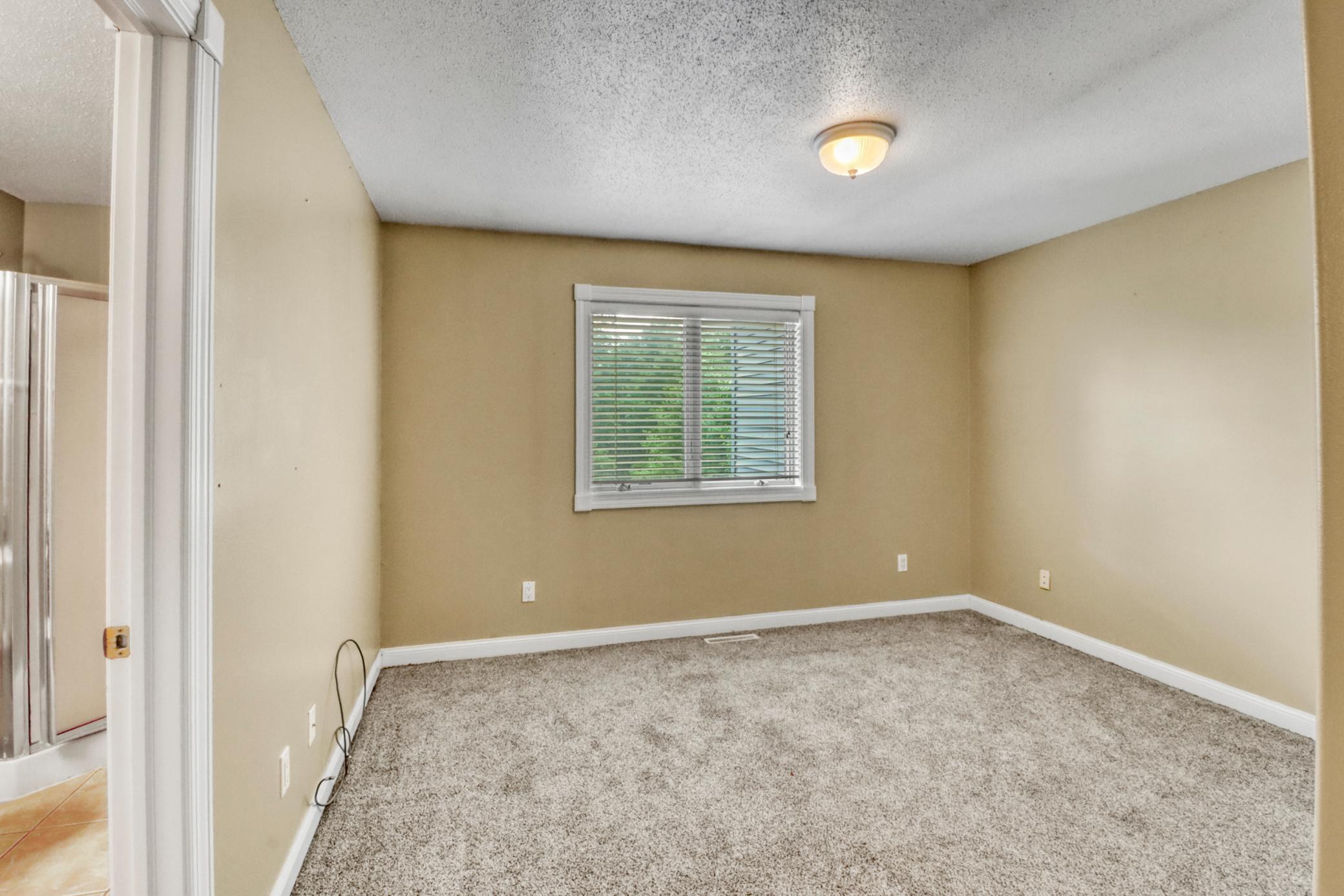 Upstairs Bedroom3_1.JPG