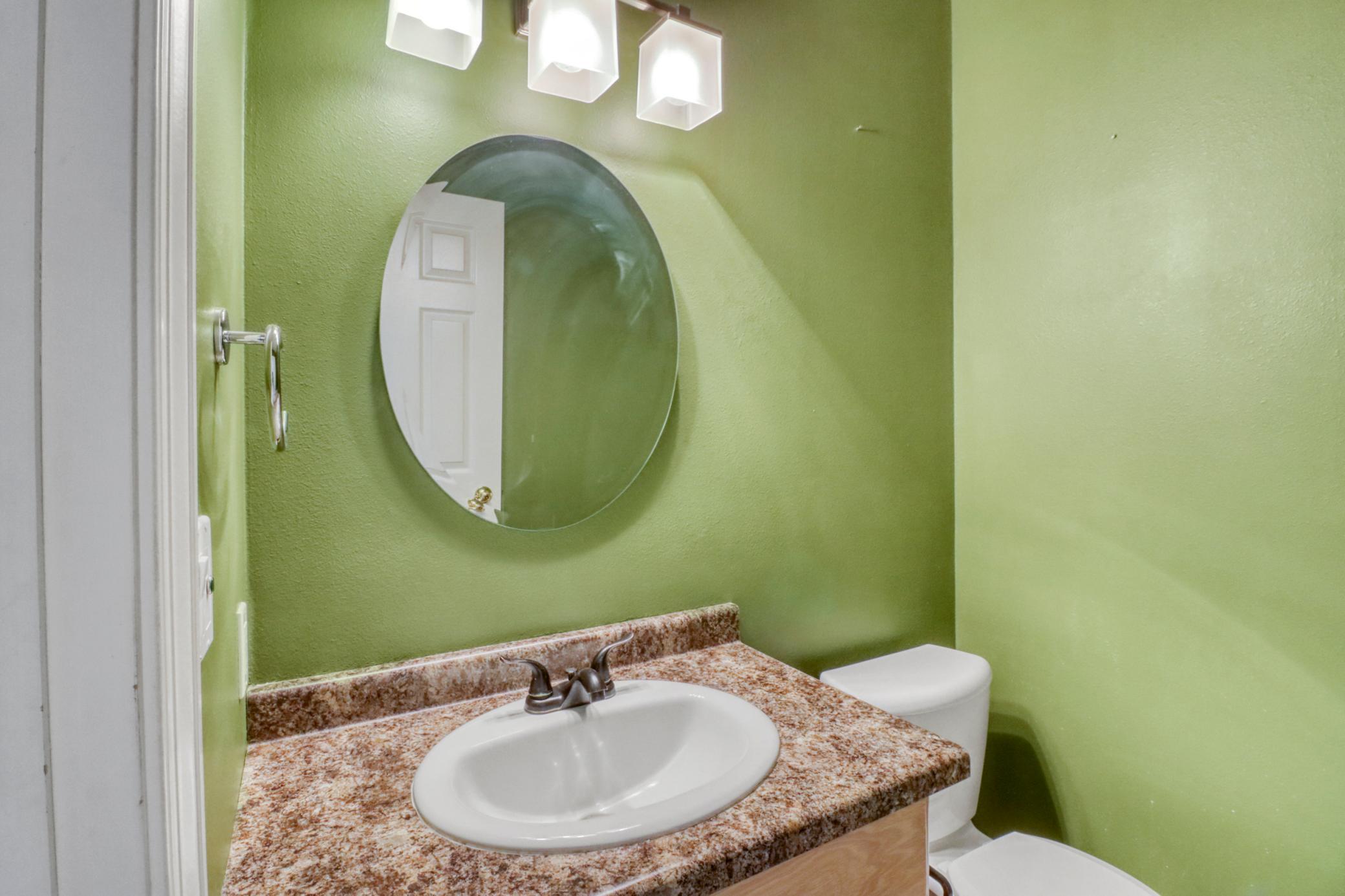 Half-bath1_1.JPG