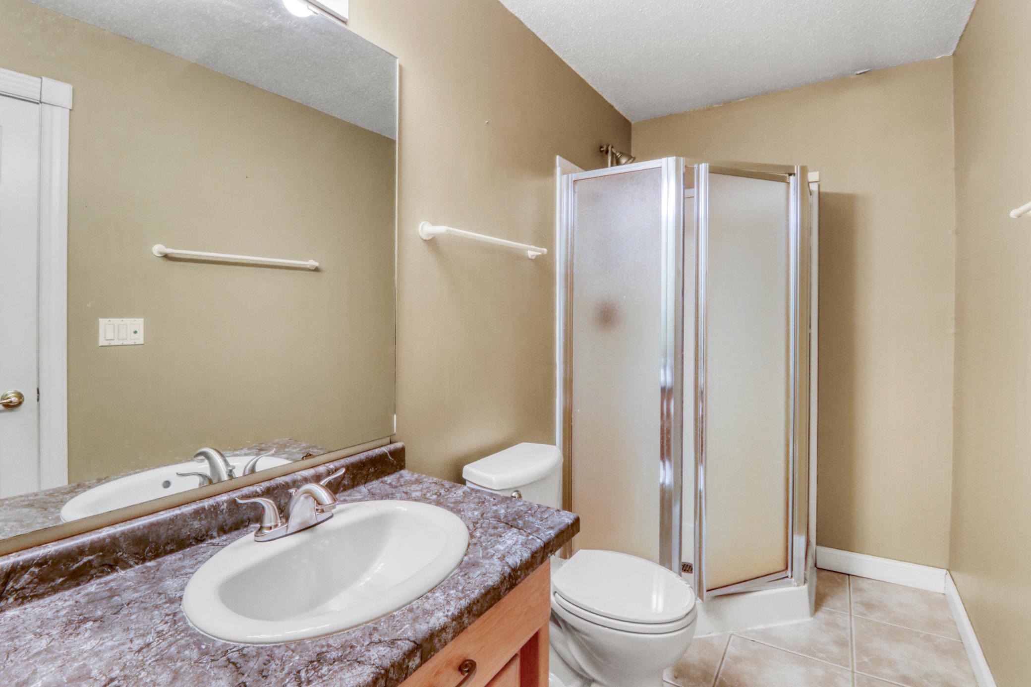 Upstairs Bedroom3_bathroom1_1.JPG
