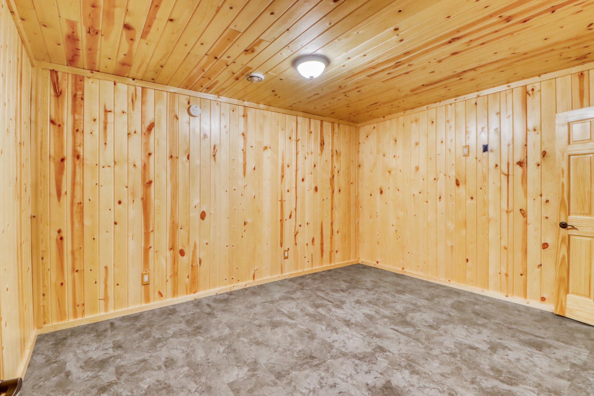 Basement Room2_1.JPG