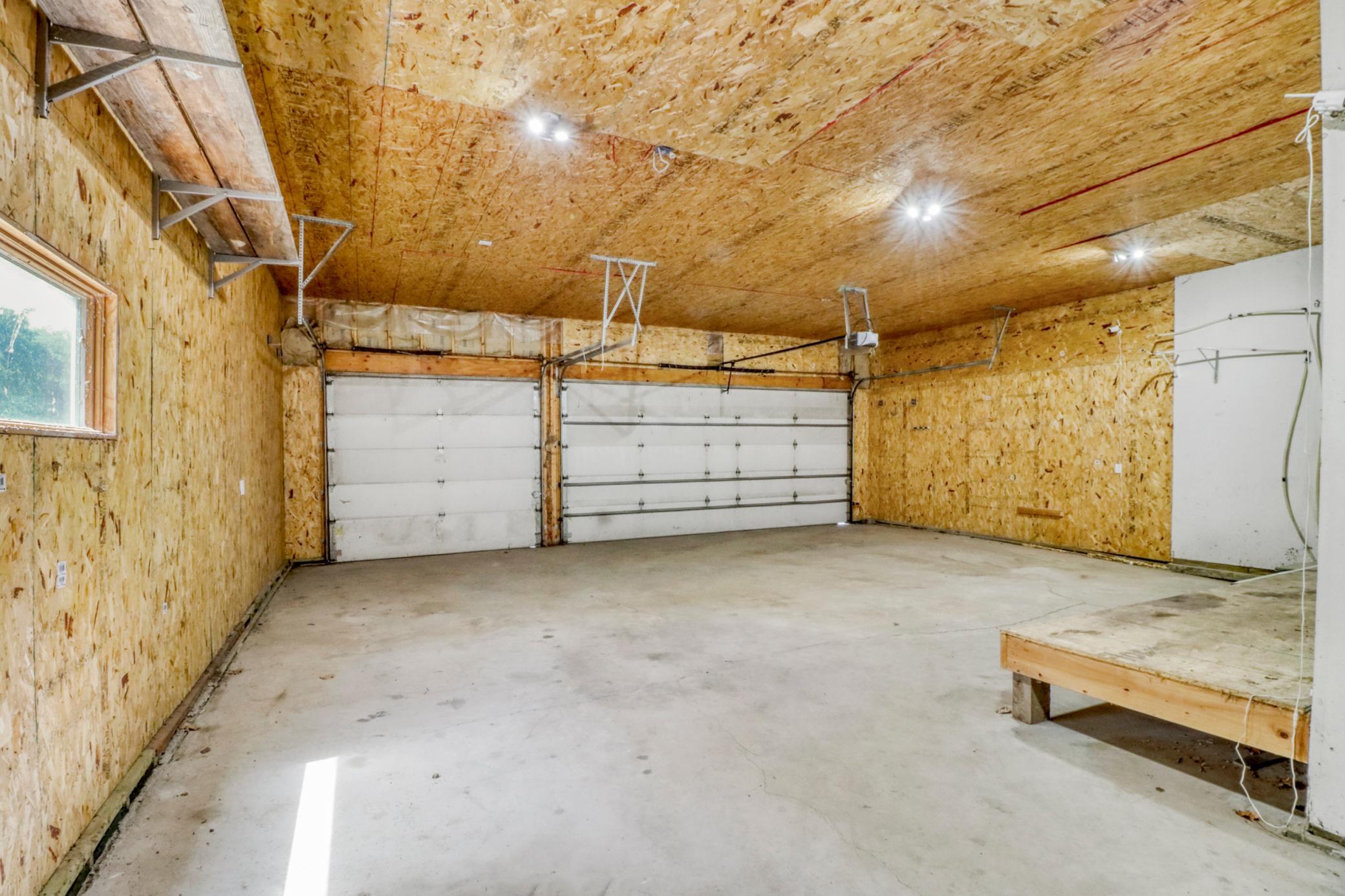Garage1_1.JPG