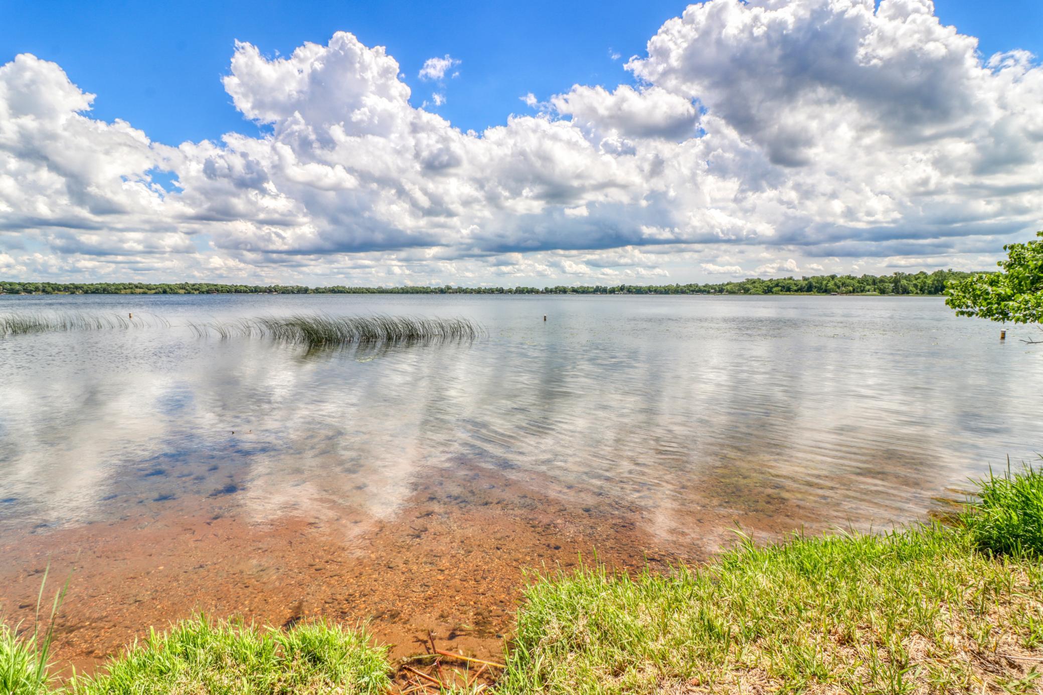 Exterior_Lake1_1.JPG