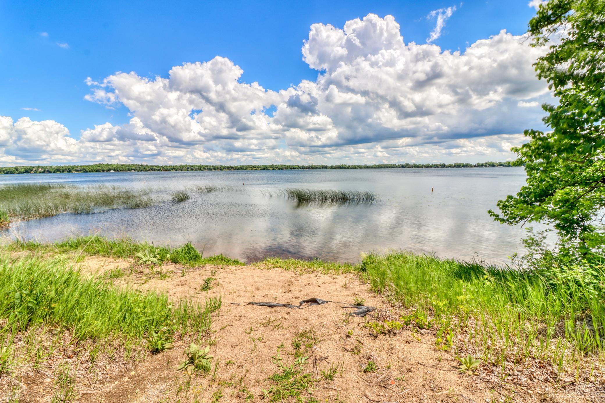 Exterior_Lake1_0.JPG